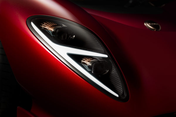 De-Tomaso-P72-Headlight-600x400